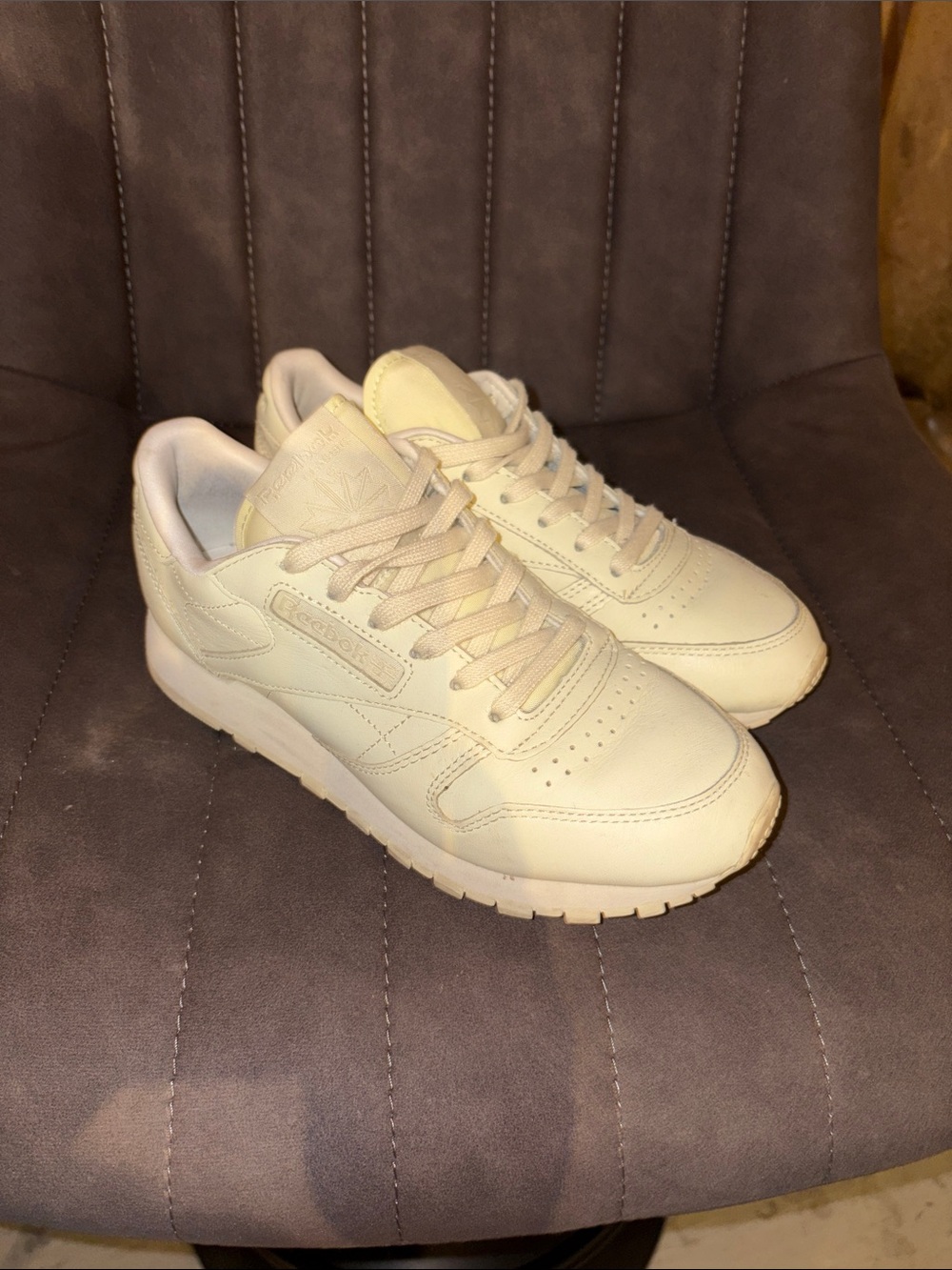 Reebok butter yellow sneaker